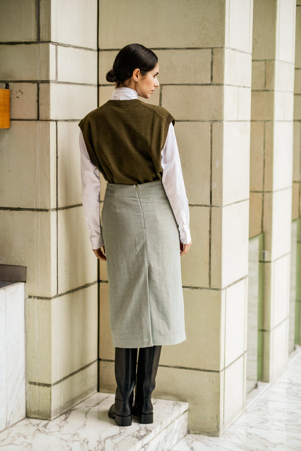 Learn how to sew a vent with a lining in a skirt